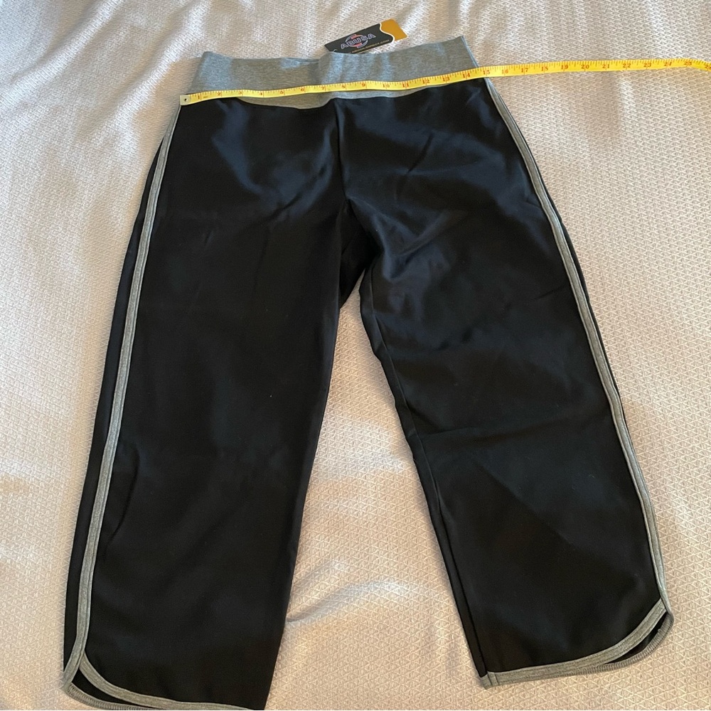 Black and Gray Women's Capris